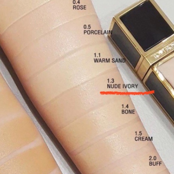 TOM FORD Shade Illuminate Soft Radiance Foundation - Picture 2 of 2